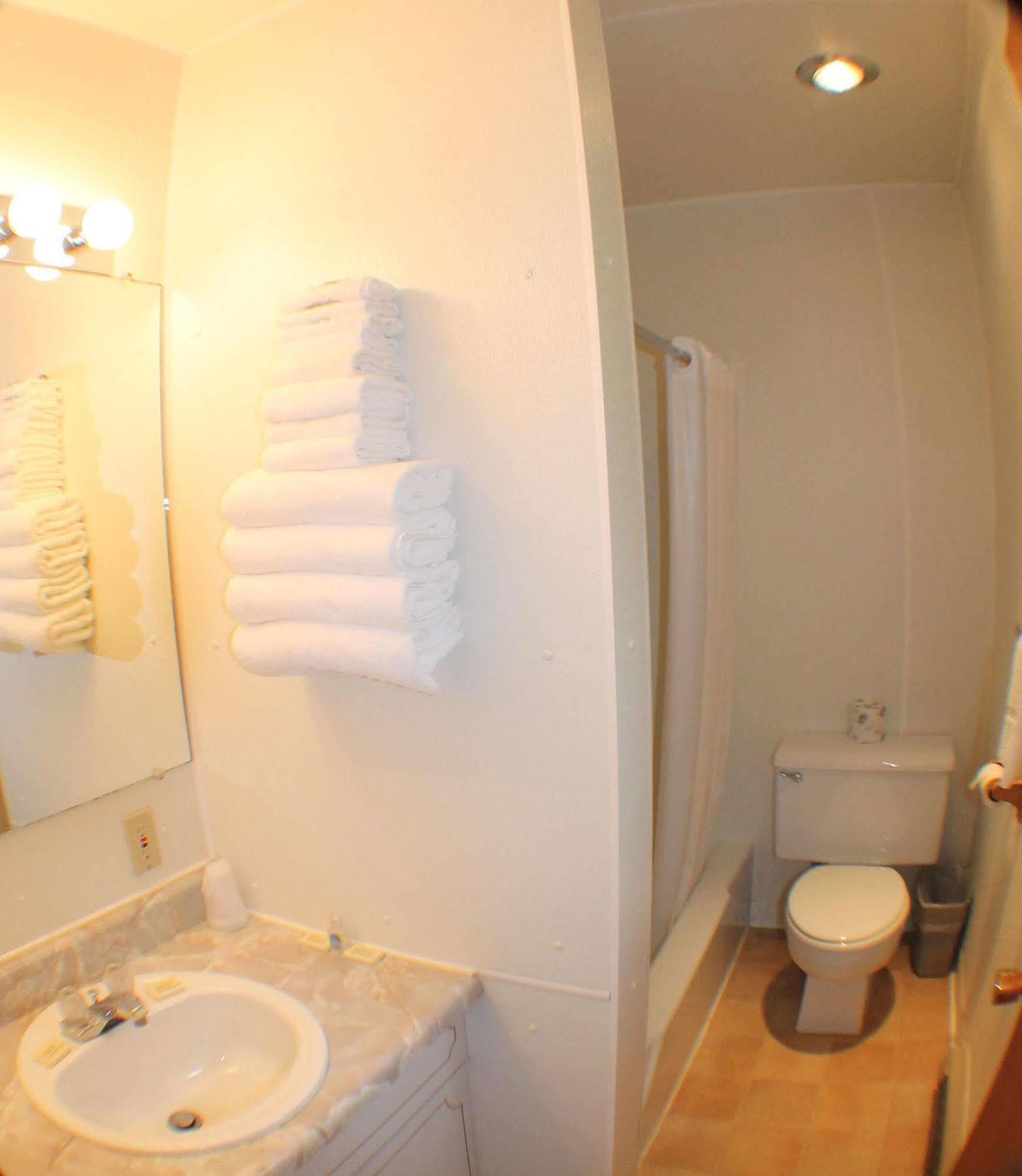 Budget Host Crestview Inn ซุลท์ เซท์ มารี ภายนอก รูปภาพ