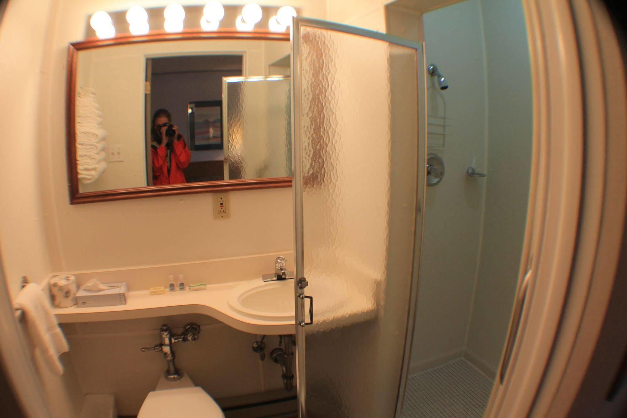 Budget Host Crestview Inn ซุลท์ เซท์ มารี ภายนอก รูปภาพ