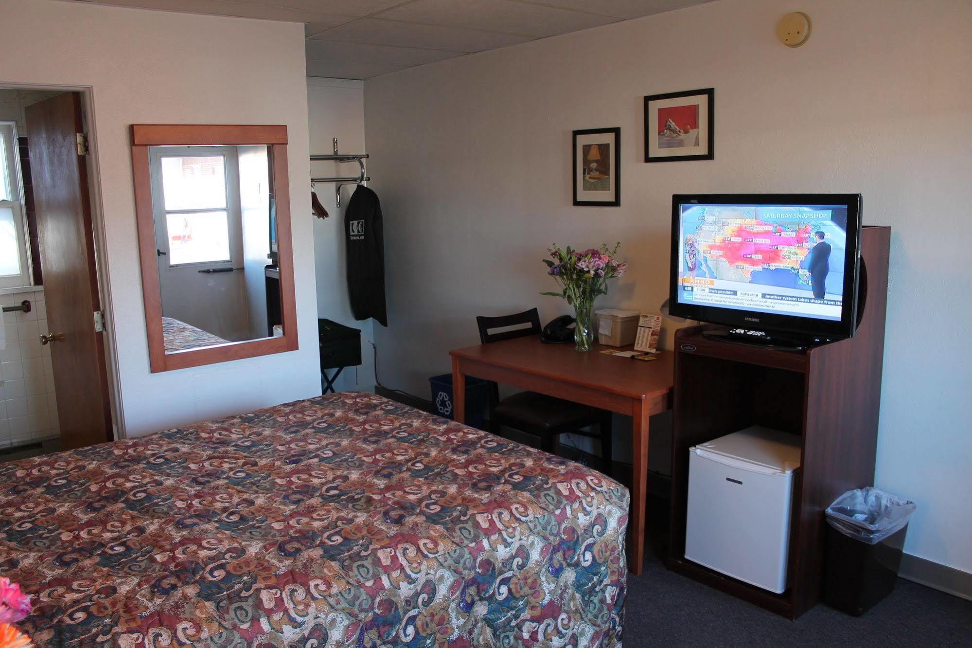 Budget Host Crestview Inn ซุลท์ เซท์ มารี ภายนอก รูปภาพ